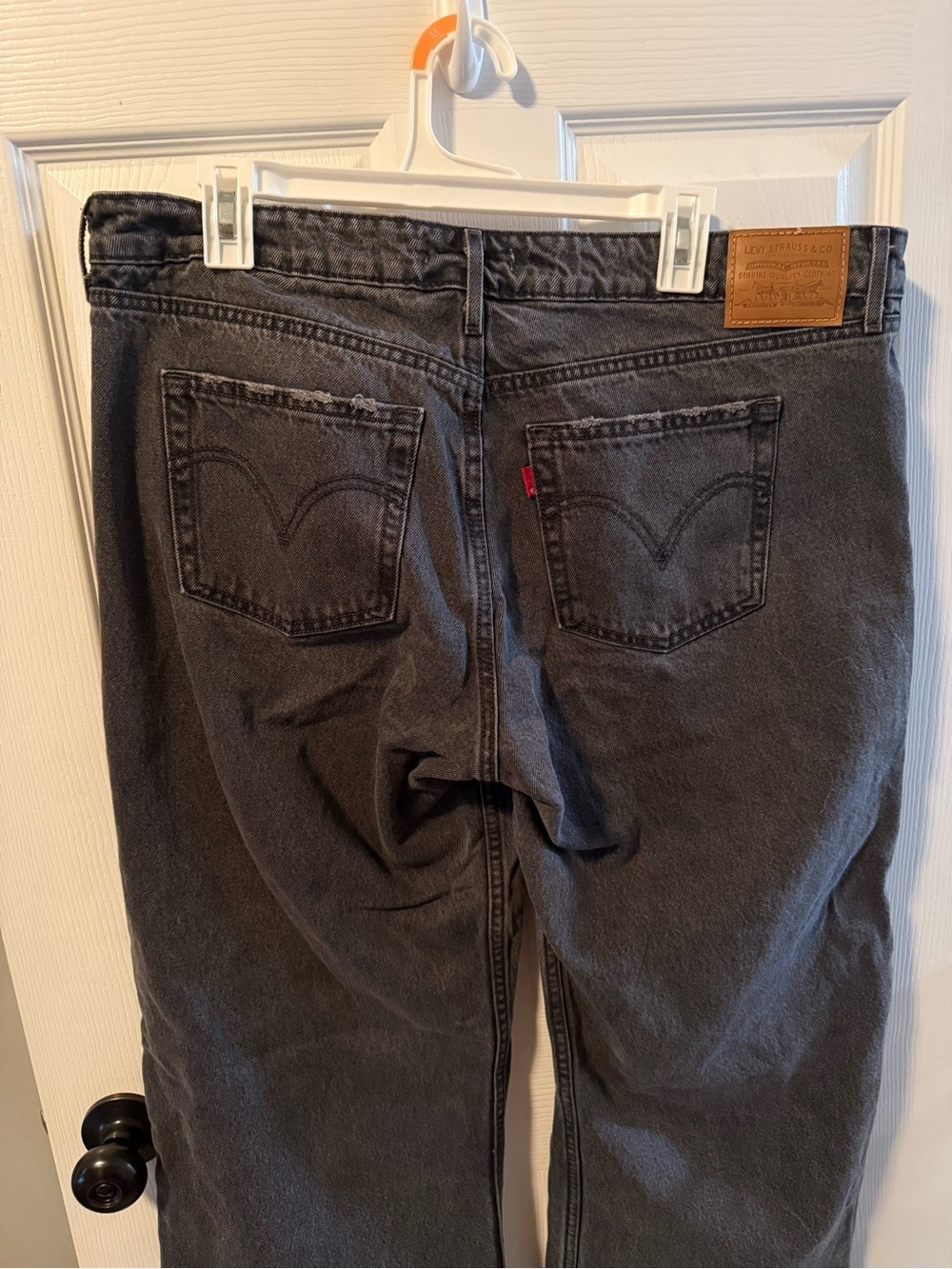 Women’s Black Low Loose Levi Jeans Size 33 - Picture 4 of 6
